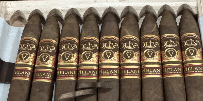 Giá xì gà Oliva melanio ?