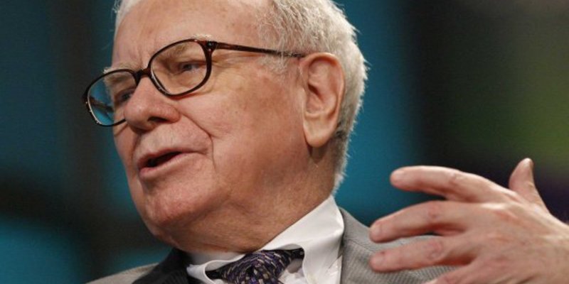 Warren Buffett muốn kiếm thật nhiều tiền nhờ một điếu xì gà