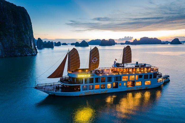 Các bến du thuyền thường tọa lạc ở Vịnh Nha Trang