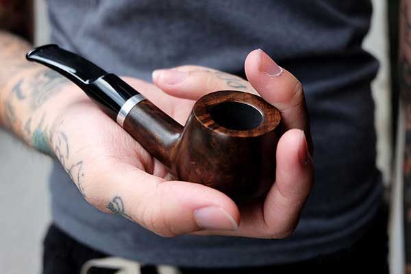 Người mới hút tẩu gỗ cần lưu ý những gì?